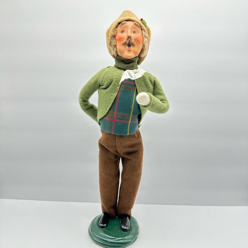 Byers’ Choice Retired Male Caroler - Picture 3 of 6